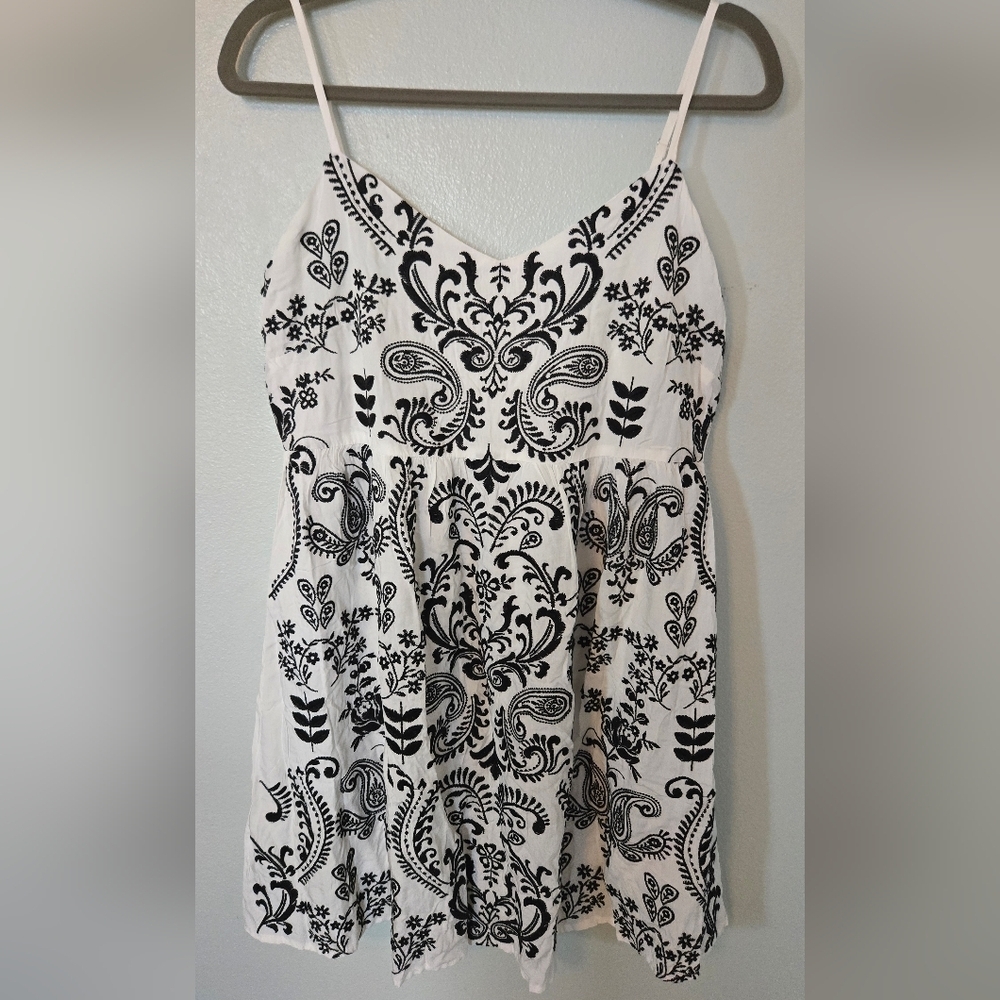 Savanna Jane | White & Black Baby Doll Embroidered Dress Size Medium - Picture 2 of 9
